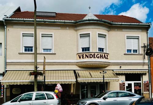 two cars parked in front of a vanderbilt at Korona Vendégház in Mátészalka