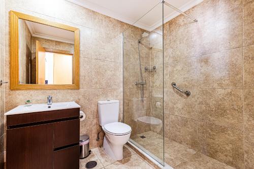 Koupelna v ubytování Encosta do Vau