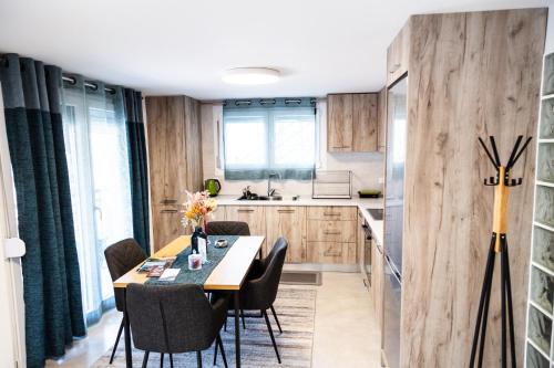 Una cocina o zona de cocina en Cozy Like Home