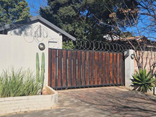 Gambar di galeri bagi 77 on Percy di Johannesburg