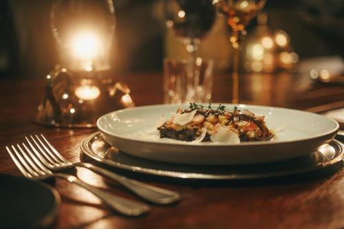 a plate of food sitting on a wooden table at Thakadu Bush Lodge Naka Sanga in Mabula