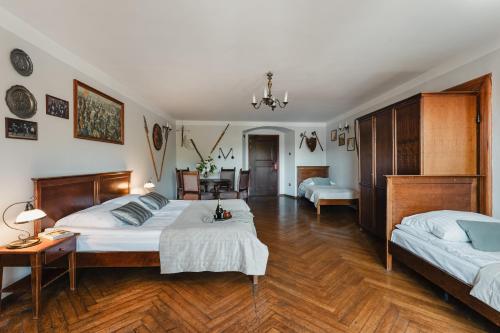 a large bedroom with two beds and a table at Zamek Czocha in Leśna