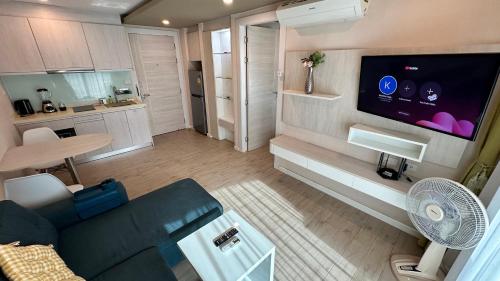 TV a/nebo společenská místnost v ubytování Seven Seas Resort - Jomtien Beach