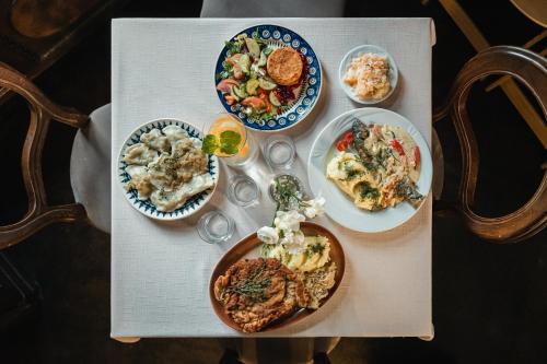 a table with plates of food on top of it at Zamek Czocha in Leśna