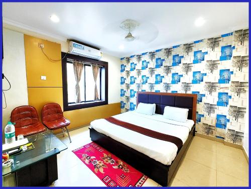 a bedroom with a bed and a table and chairs at HOTEL SAI & SAND PIPER Near Jagannath Temple - Restaurant and Parking Facilities - Fully Air Conditioning Hotel - A Top Rated Hotel in Gaya