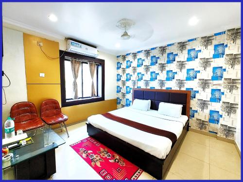 a bedroom with a bed and a table and chairs at HOTEL SAI & SAND PIPER Near Jagannath Temple - Restaurant and Parking Facilities - Fully Air Conditioning Hotel - A Top Rated Hotel in Gaya