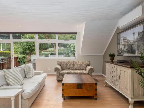 a living room with a couch and a coffee table at Nantes-vue in Paarl
