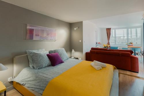 a bedroom with a bed with a yellow blanket at Duplex 8 pers 103m2 #MaisonSavaron in Clermont-Ferrand