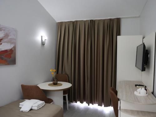 a hotel room with a table and a curtain at EMAN TERMAL HOTEL in Ilıcalı