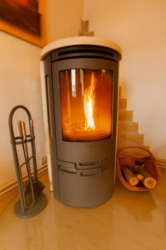 a fireplace with a fire in it sitting on a floor at alte Bäckerei Bautzen - 02 #Senior# im Zentrum, mit Parkplatz, Top Ausgestattet in Bautzen