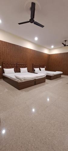 Cama o camas de una habitación en The Krishna Inn