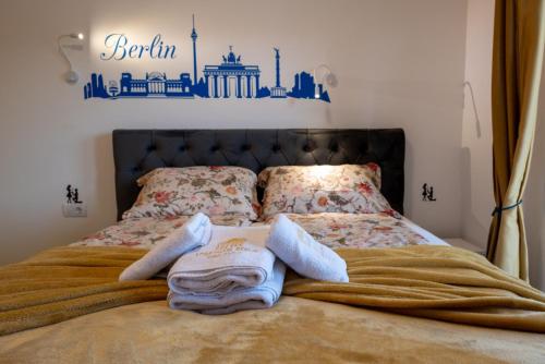 a bedroom with a bed with towels on it at Apartman Berlin Sokobanja in Soko Banja