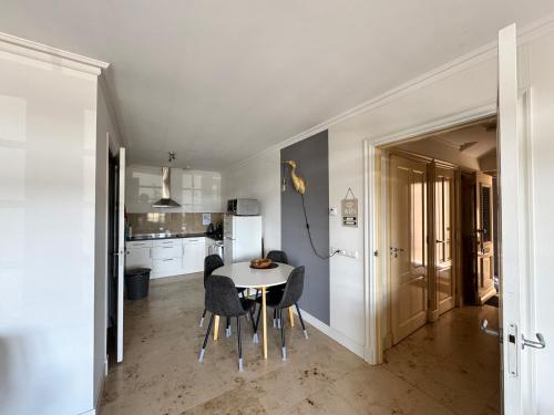 a kitchen and dining room with a table and chairs at Appartement Villa Eva Rosa in Wijk aan Zee