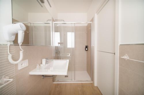Ένα μπάνιο στο Ardenne Guest House