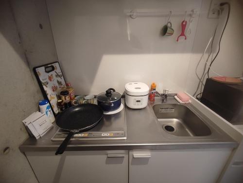 302Room,7-minute walk from Uguisudani Station located on the 3nd floor of an apartment-style building Twin room No elevator