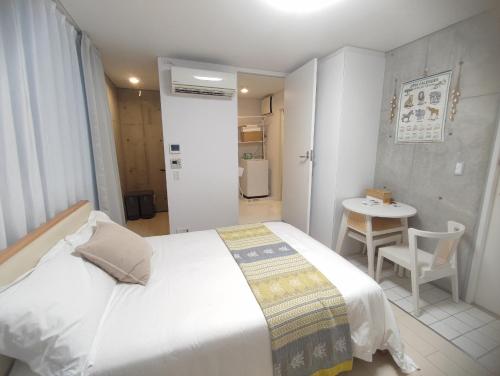302Room,7-minute walk from Uguisudani Station located on the 3nd floor of an apartment-style building Twin room No elevator