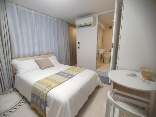 302Room,7-minute walk from Uguisudani Station located on the 3nd floor of an apartment-style building Twin room No elevator
