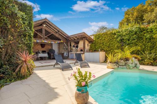 La alberca dentro o cerca de Bastide De Mongiraud