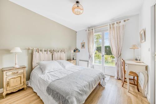 Una cama o camas en una habitación de Bastide De Mongiraud