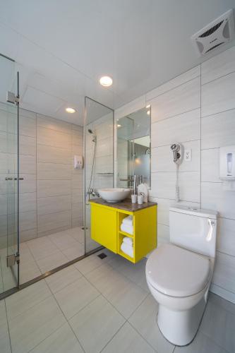 a bathroom with a toilet and a sink and a shower at Xinshe Hotel - Hsinchu in Hsinchu City