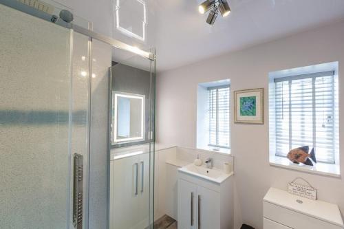 a bathroom with a shower and a toilet and a sink at Lonan Country House and Gardens in Taynuilt