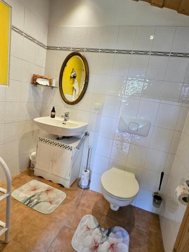 Bilik mandi di Ferienbungalow Nandlhof