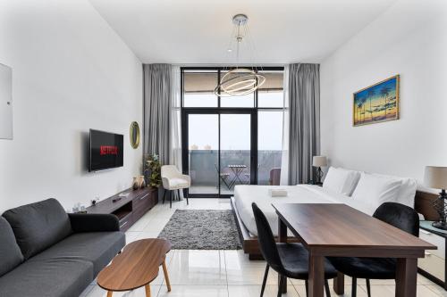Modern Studio with City Views Near Miracle Garden