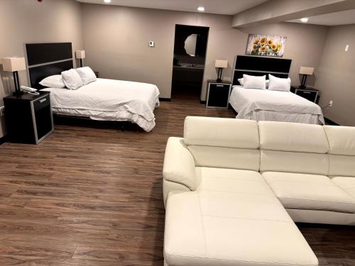 a living room with two beds and a couch at Four Seasons Inn in Gallipolis