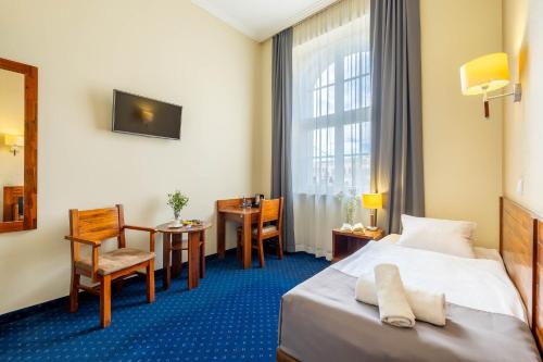 Postel nebo postele na pokoji v ubytování Hotel Piast Wrocław Centrum