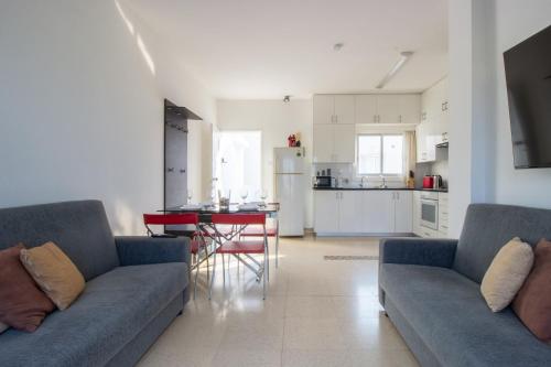 Sea View Stay 200m to Beach