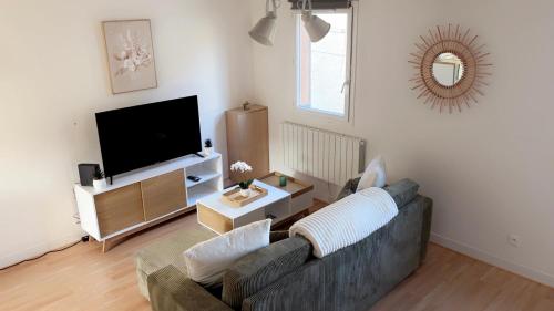 Una televisión o centro de entretenimiento en L'instant Cocooning