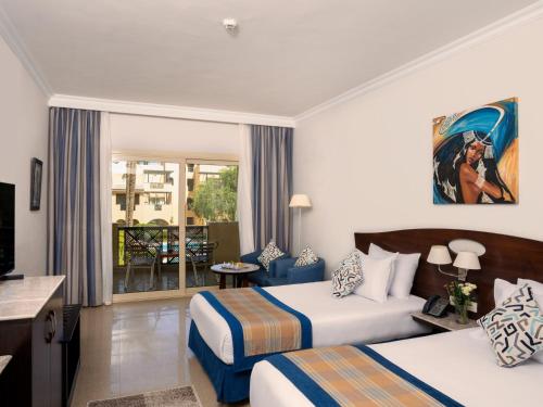 Stella Gardens Resort & Spa, Makadi Bayにあるテレビまたはエンターテインメントセンター