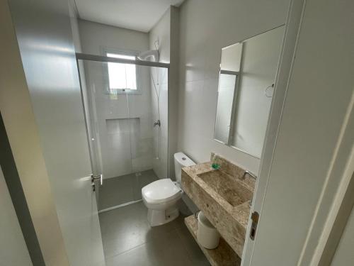 Ένα μπάνιο στο Cód 126 · Apartamento aconchegante com 3 dormitórios