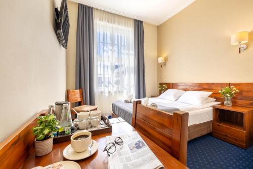 Postel nebo postele na pokoji v ubytování Hotel Piast Wrocław Centrum