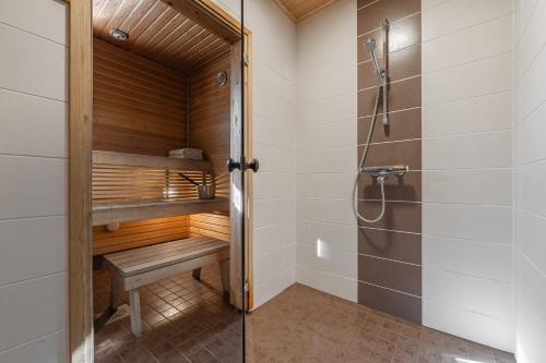 Ванная комната в Karkutahko Villas 1B - Spacious 3BR Villa in Tahko with Private Sauna