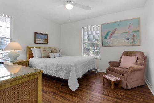 Postel nebo postele na pokoji v ubytování Leaning Palms