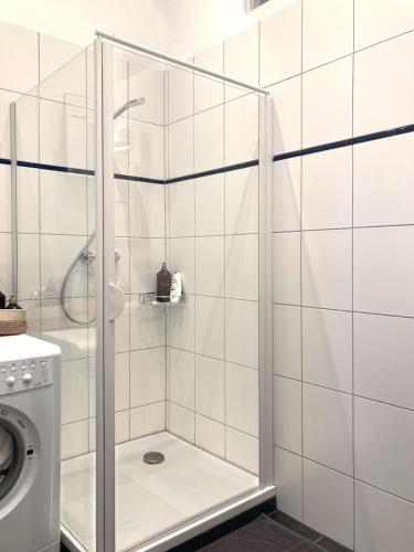 Sunny Apartment on Yppenplatz near City Center