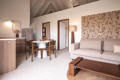 Ruang duduk di Botanique Bungalows Westpunt