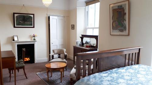 Χώρος καθιστικού στο Huge Double Room In Victorian House