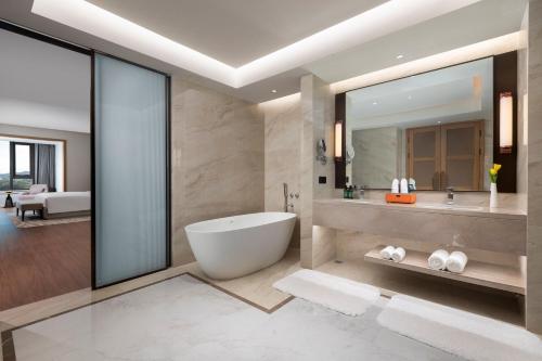 Koupelna v ubytování Crowne Plaza Xiangyang Fuchun Lakeside