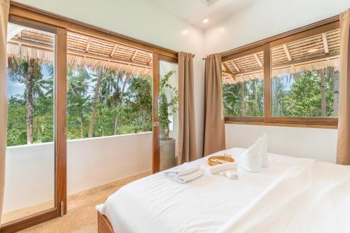 Postel nebo postele na pokoji v ubytování La Luna Villa Siargao - Entire 3BR Villa w Plunge Pool & Rooftop