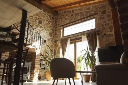 a living room with a table and a chair at Kompleks Etno Luks in Crvulevo