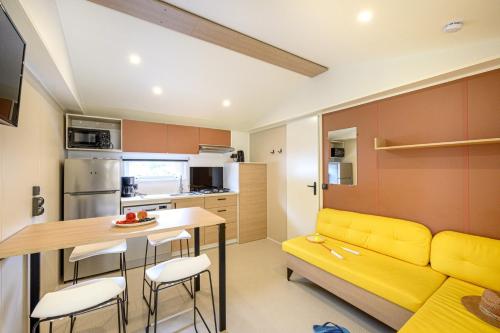 Η κουζίνα ή μικρή κουζίνα στο Camping Clicochic Petit Nice