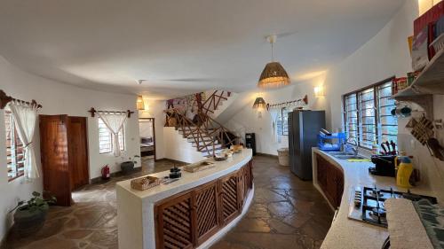 Cuisine ou kitchenette dans l'établissement Villa AngiLoise