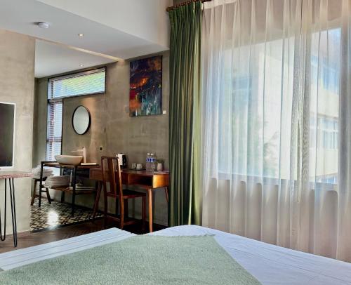 Ein Bett oder Betten in einem Zimmer der Unterkunft Suzhou Unique Space Design Art Hotel