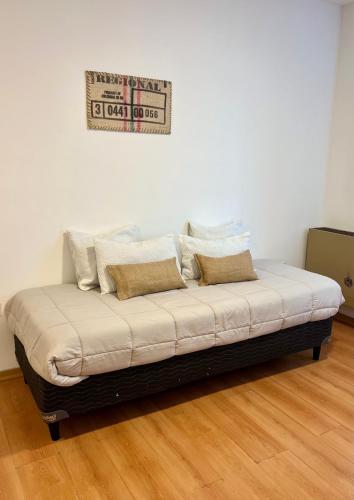 Letto o letti in una camera di Amplio departamento renovado en el centro de la ciudad
