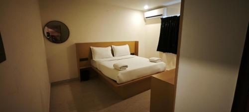 Letto o letti in una camera di Stayz Royale Hyderabad - Near LB Nagar Metro