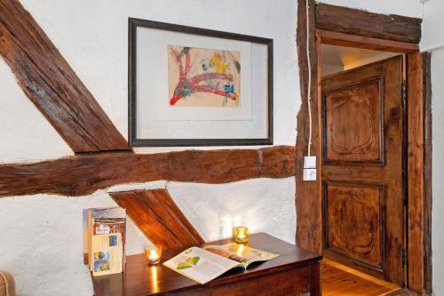 a table in a room with a picture on the wall at Altes Polchower Pfarrhaus 