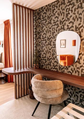 a room with a table and a chair and a mirror at Le Clos Corbier - Champagne Collard-Milesi in Mareuil-sur-Ay