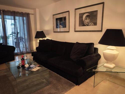 Χώρος καθιστικού στο Luxury Frontline Residence - EHHouse